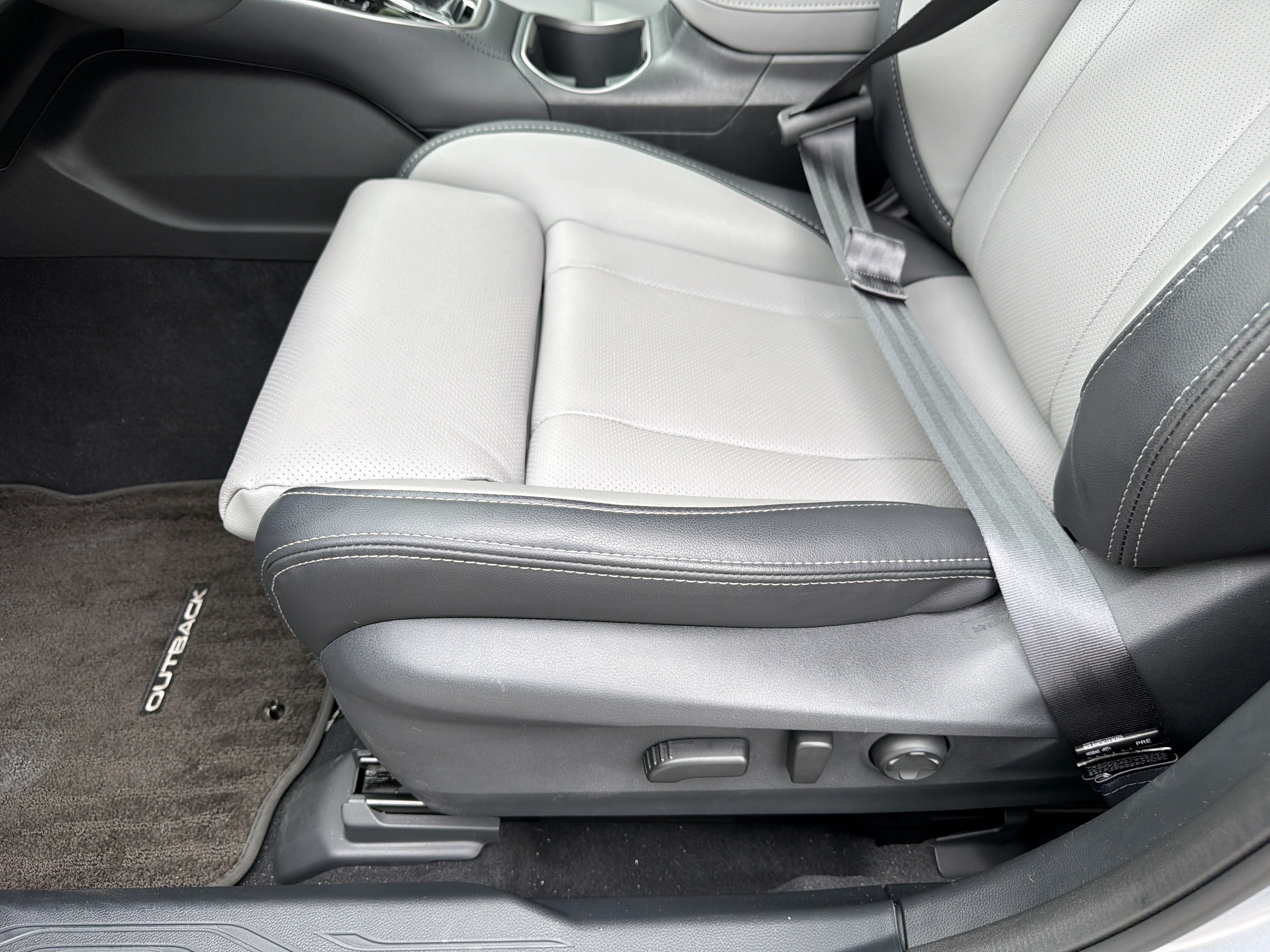 Certified Used 2025 Ice Silver Metallic Subaru Limited image 24