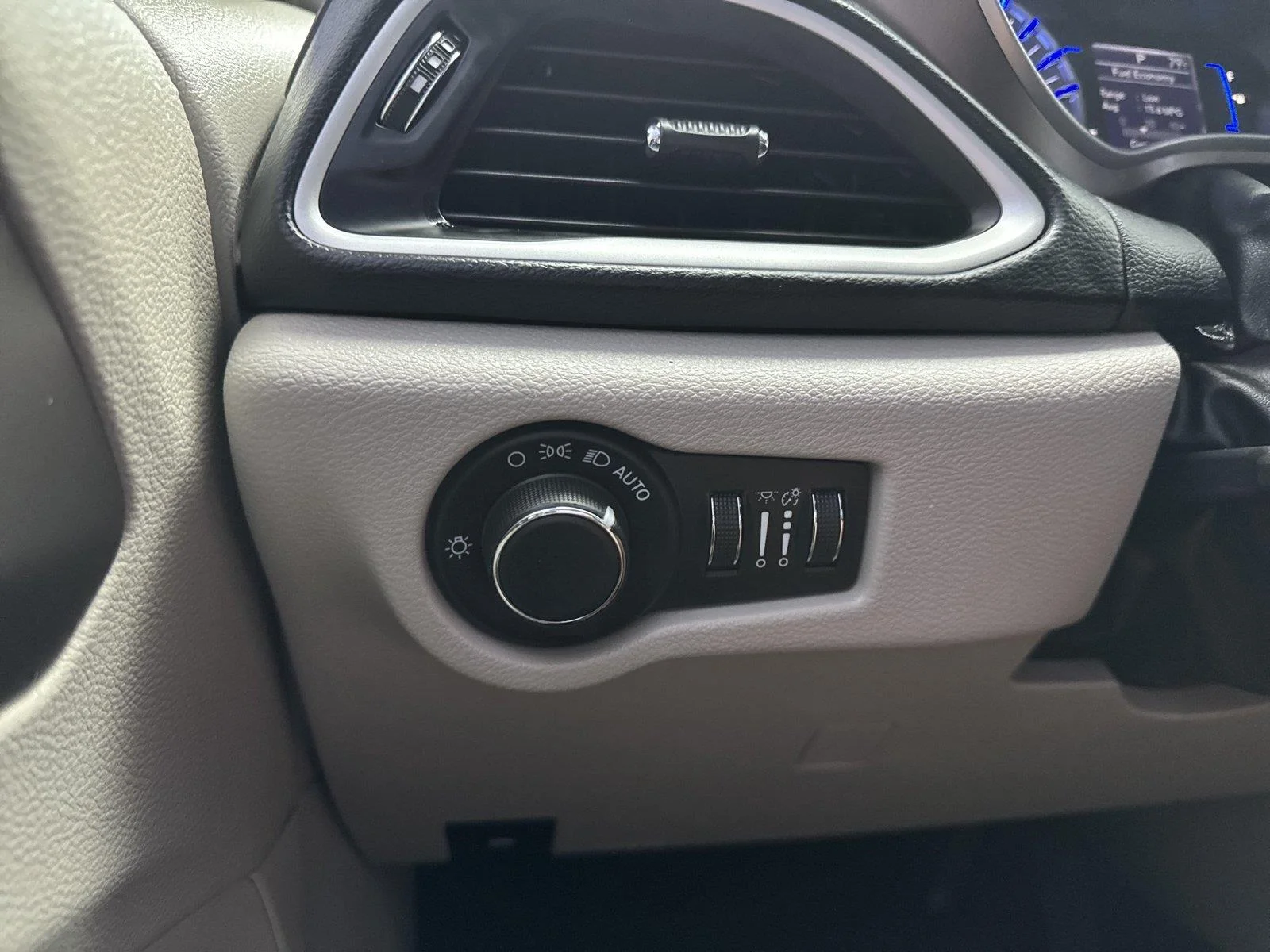 Used 2022 Bright White Clearcoat Chrysler LX image 19