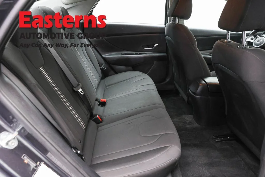 Used 2021 Gray Hyundai SEL image 23