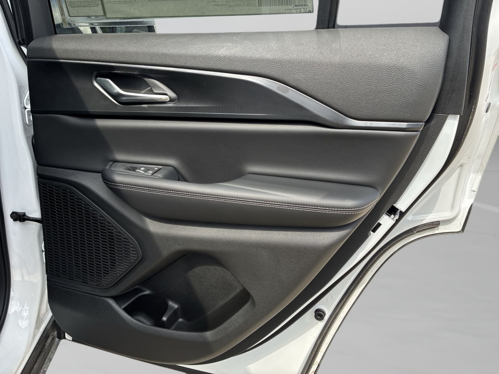 New 2025 White Jeep Laredo X image 33