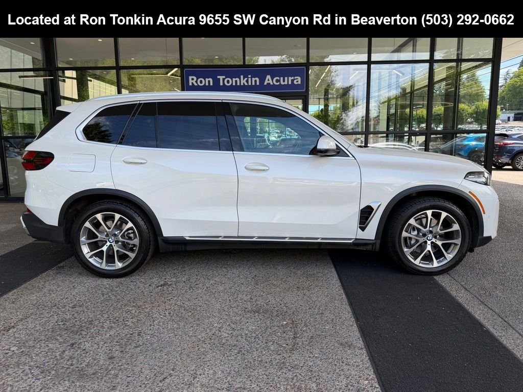 Used 2024 Alpine White BMW xDrive40i image 8