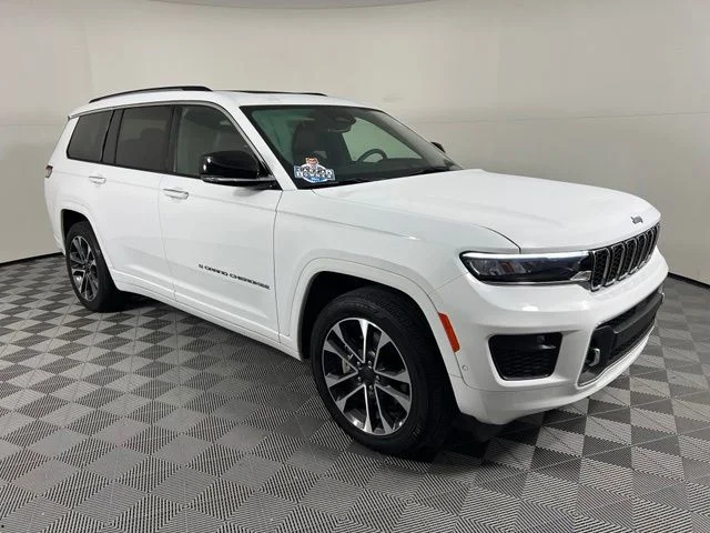 Used 2023 White Jeep Overland image 1