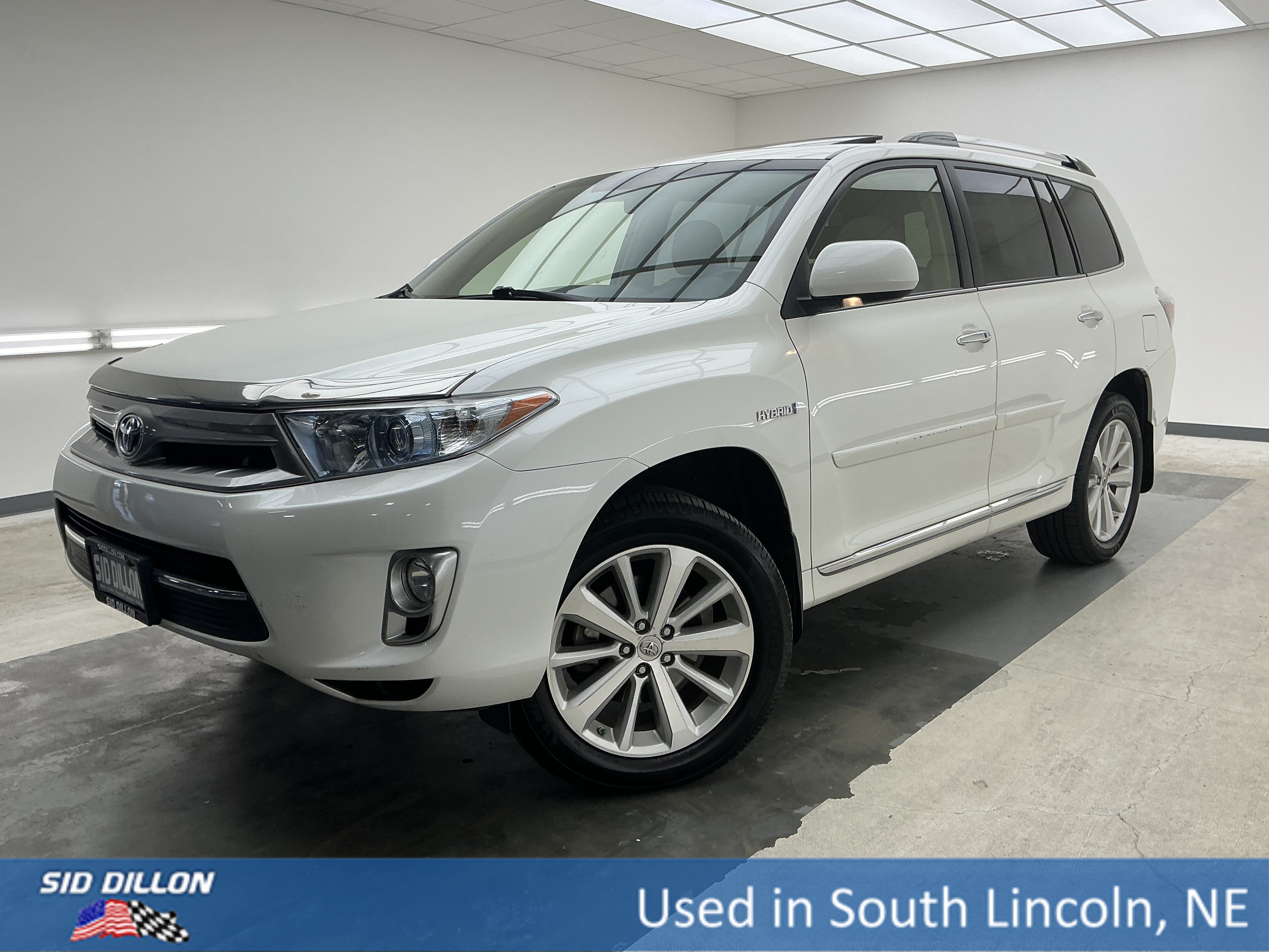 Used 2013 Blizzard Pearl Toyota Limited image 1