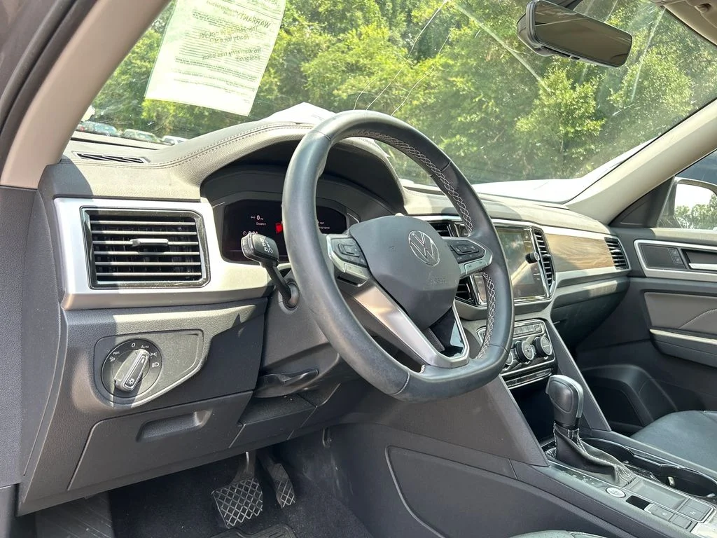 Used 2022 Gray Volkswagen 3.6L V6 SE w/Technology image 9
