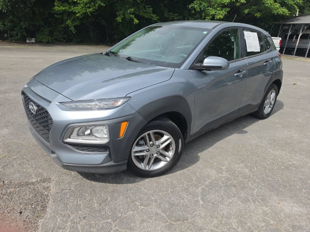 Used 2021 Silver Hyundai SE image 3