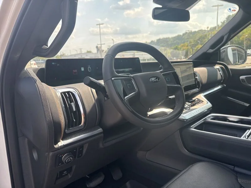 New 2025 Star White Metallic Tri-Coat Ford TREMOR® image 33