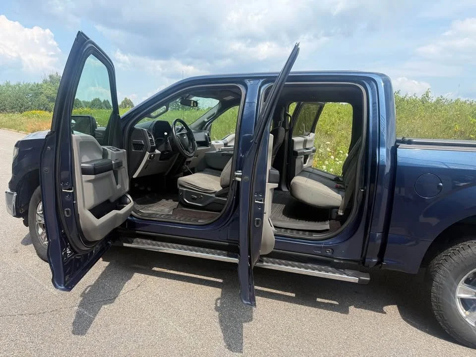 Used 2016 Blue Jeans Metallic Ford XLT image 8
