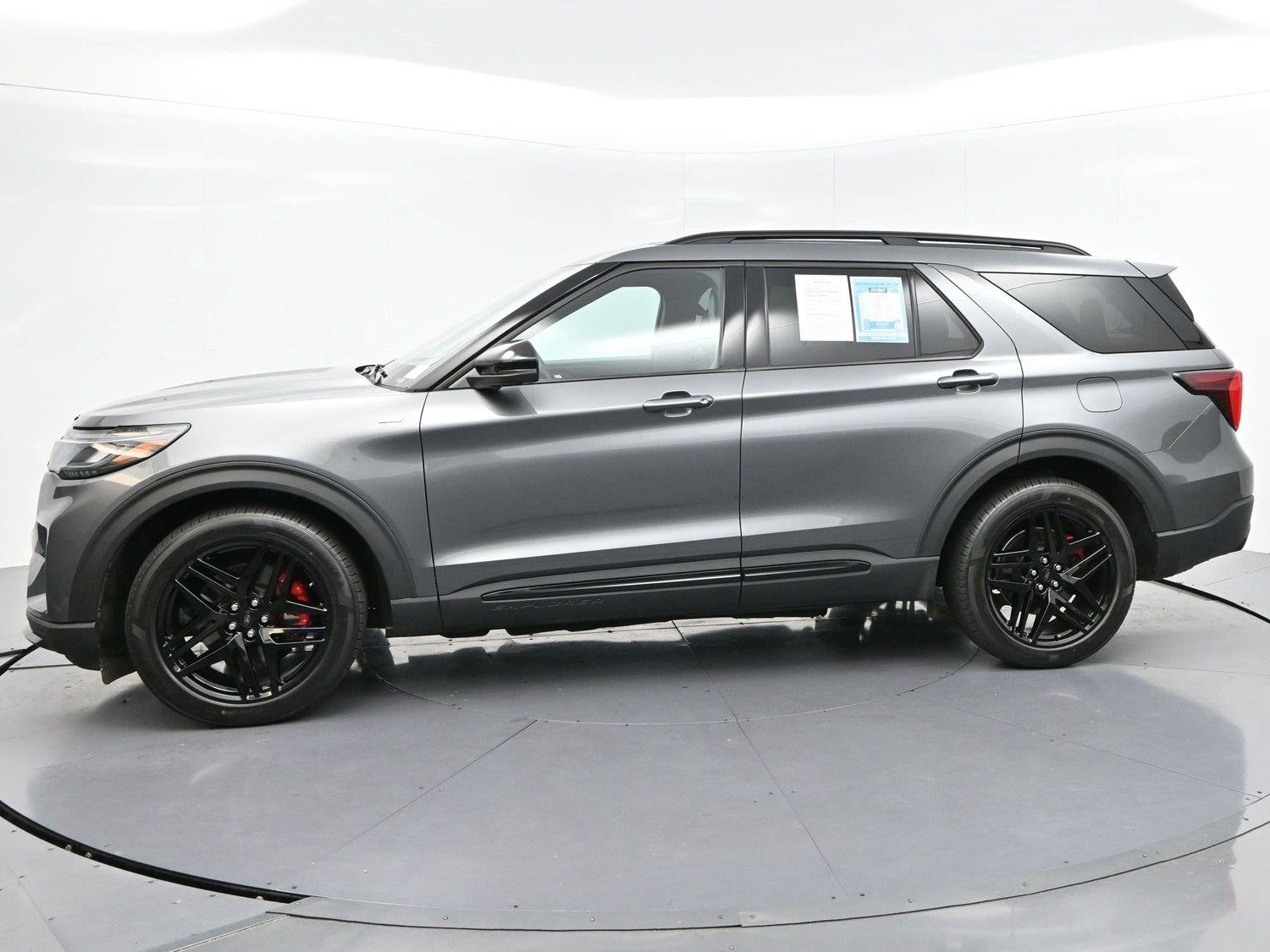 Used 2025 Carbonized Gray Ford ST-Line image 4