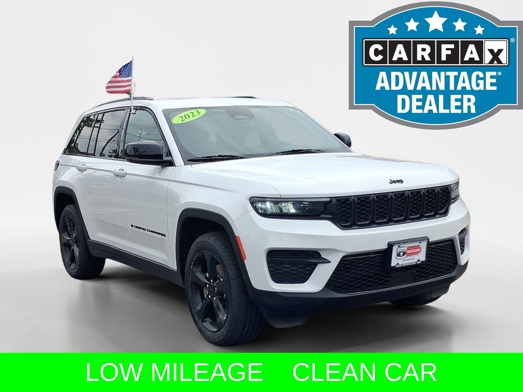 Used 2023 White Jeep Altitude X image 1