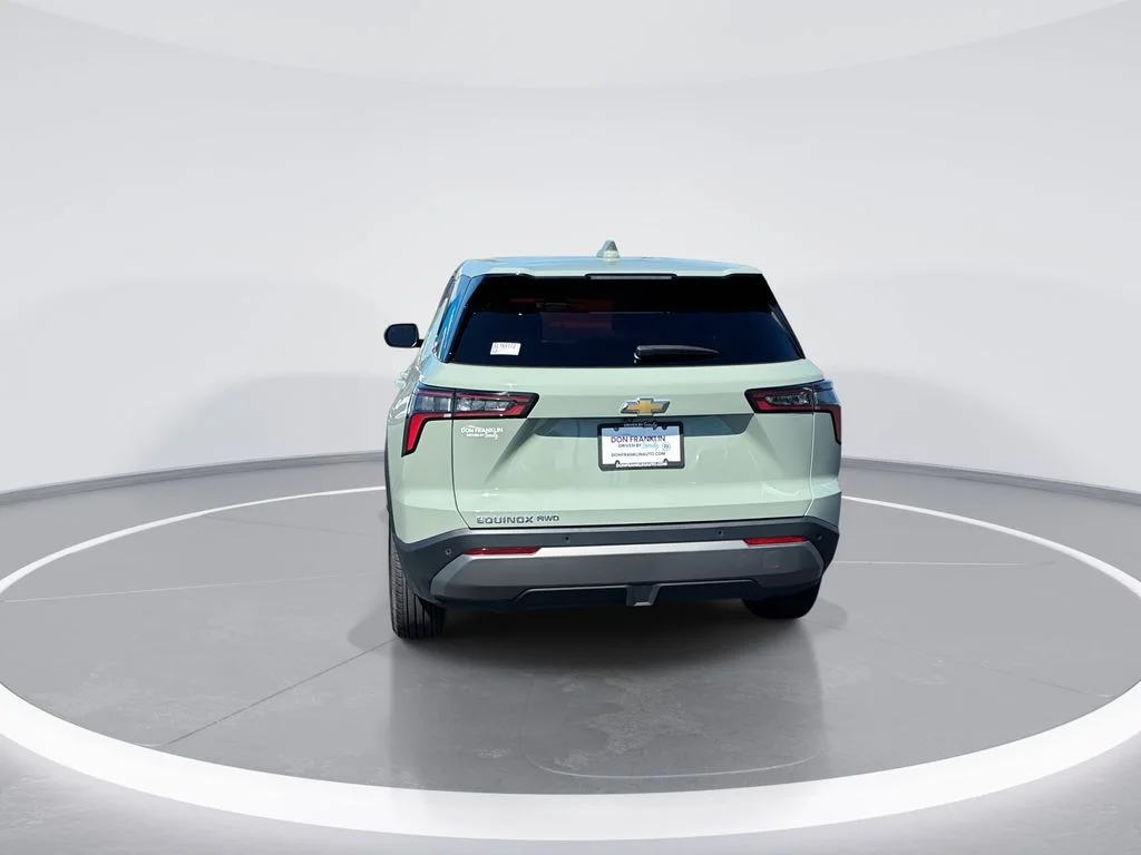 Used 2025 Green Chevrolet LT image 7