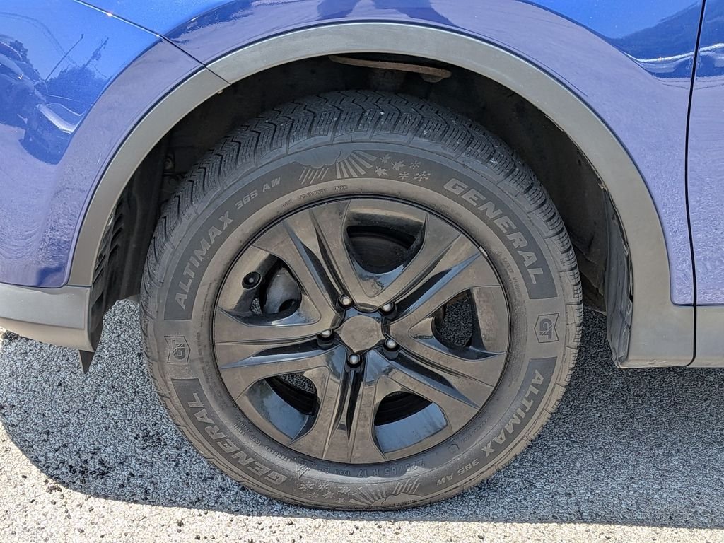 Used 2015 Blue Toyota LE image 14