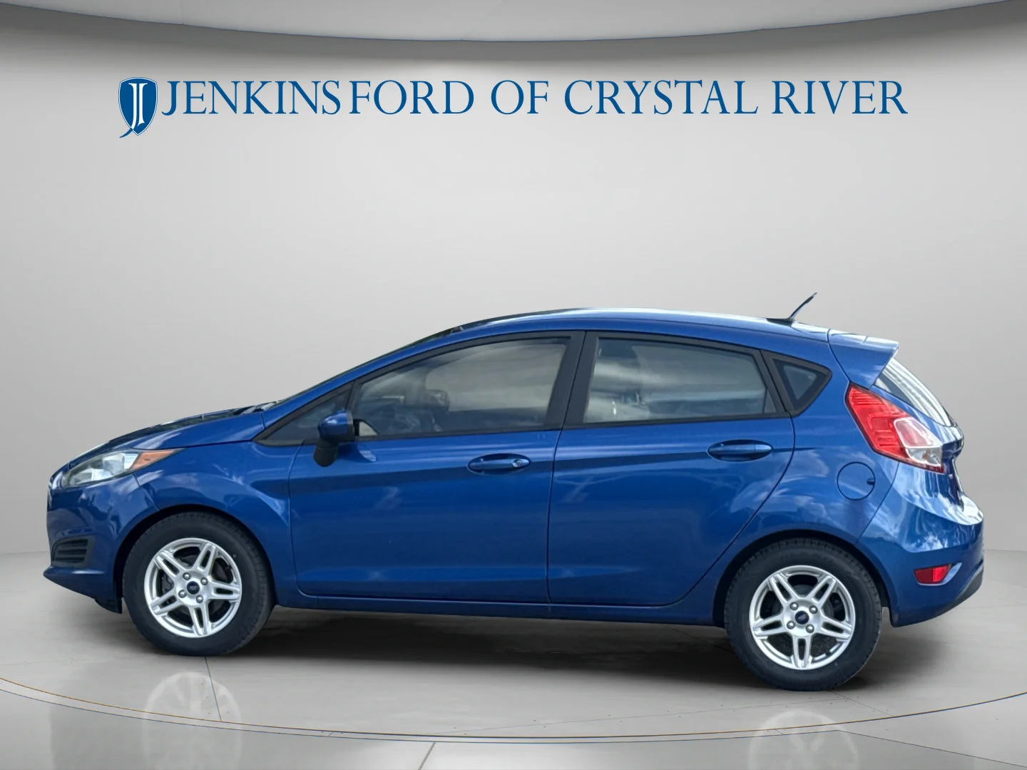 Used 2018 Lightning Blue Metallic Ford SE image 9