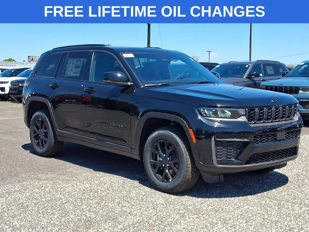 New 2026 Diamond Black Crystal Pearl-Coat Exterior Paint Jeep Altitude image 1