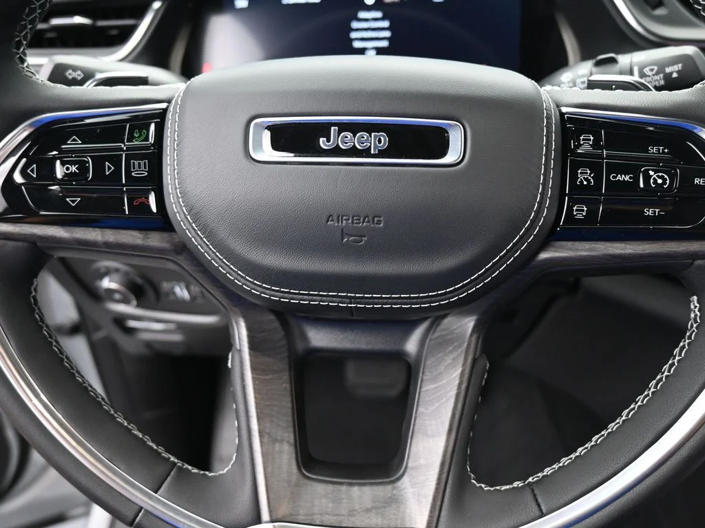 Used 2024 Silver Zynith Jeep Overland image 30