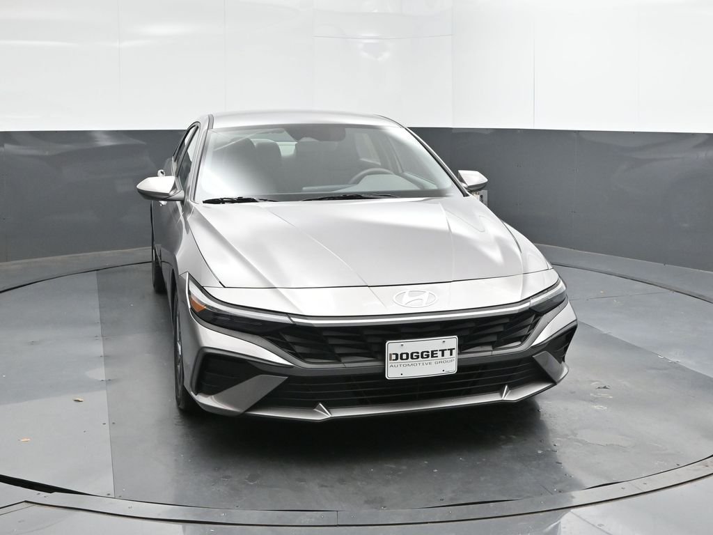 Used 2024 Silver Hyundai SEL image 17