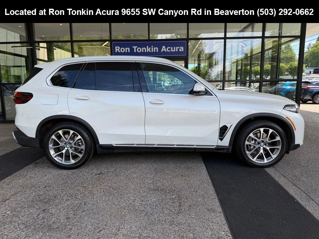 Used 2024 Alpine White BMW xDrive40i image 8