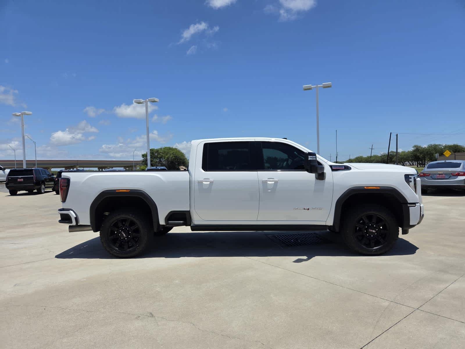 Used 2025 Summit White GMC AT4 image 5