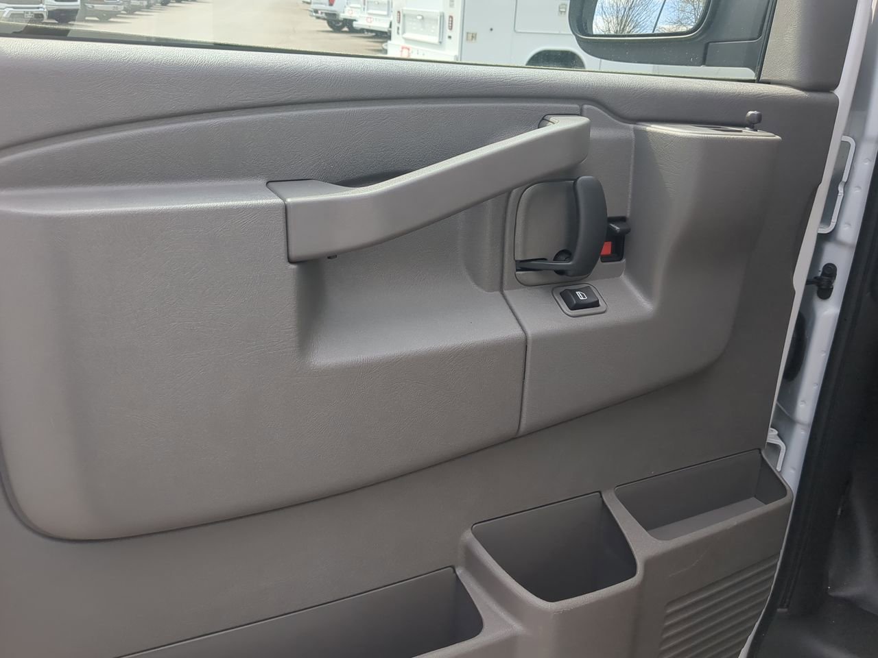 2025 GMC Savana Cargo Work Van - Photo 19