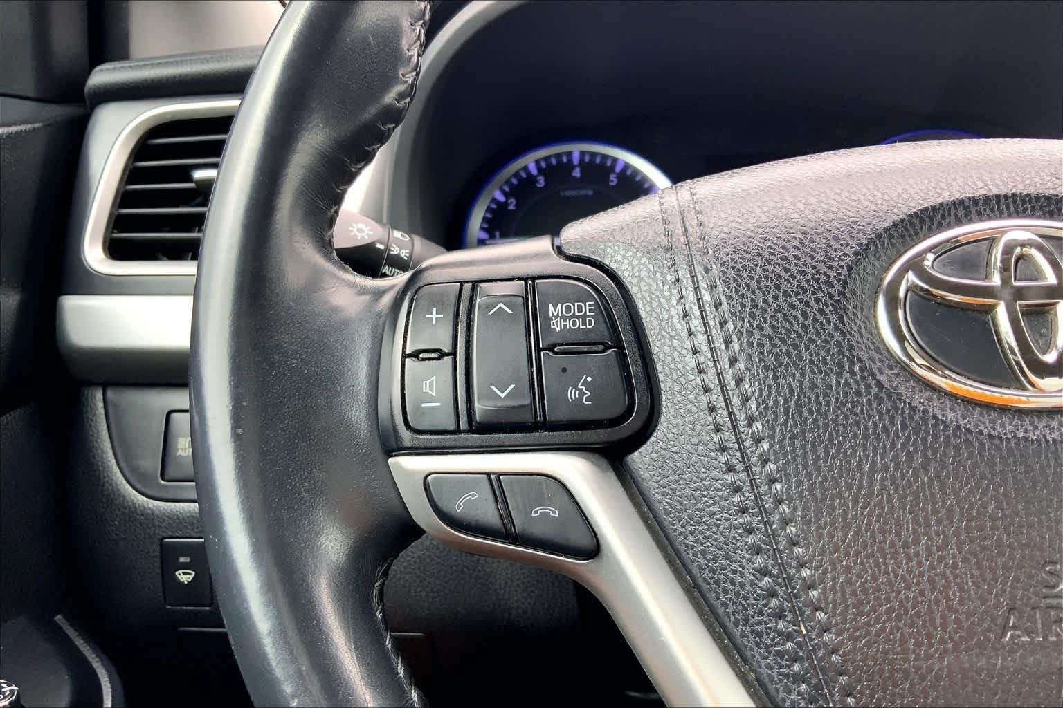 Used 2019 Celestial Silver Metallic Toyota XLE image 24