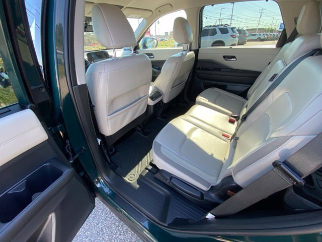 Used 2023 Green Pearl Nissan SL image 47