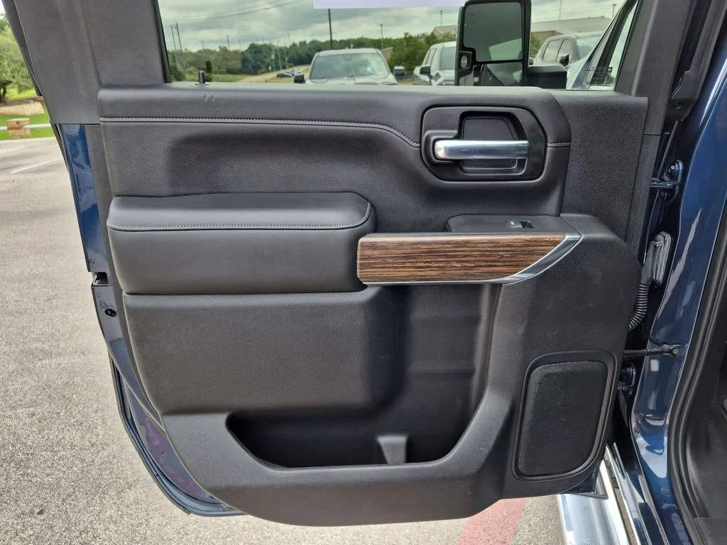 Used 2020 Blue Chevrolet High Country image 33