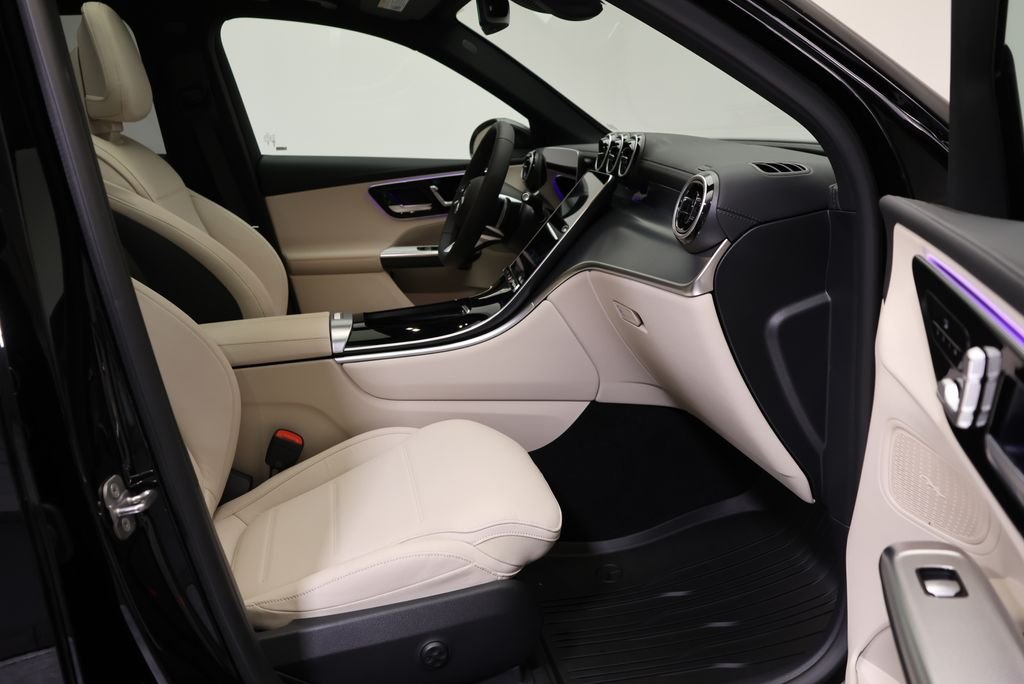 New 2027 Black Mercedes-Benz GLC 300 image 46