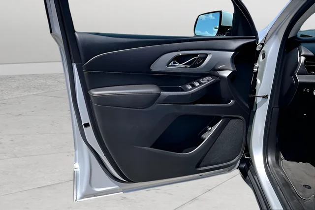 Used 2020 Silver Ice Metallic Chevrolet LT image 17