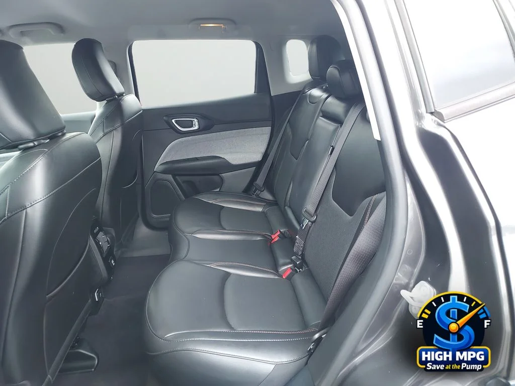 Used 2022 Gray Jeep Latitude Lux image 31