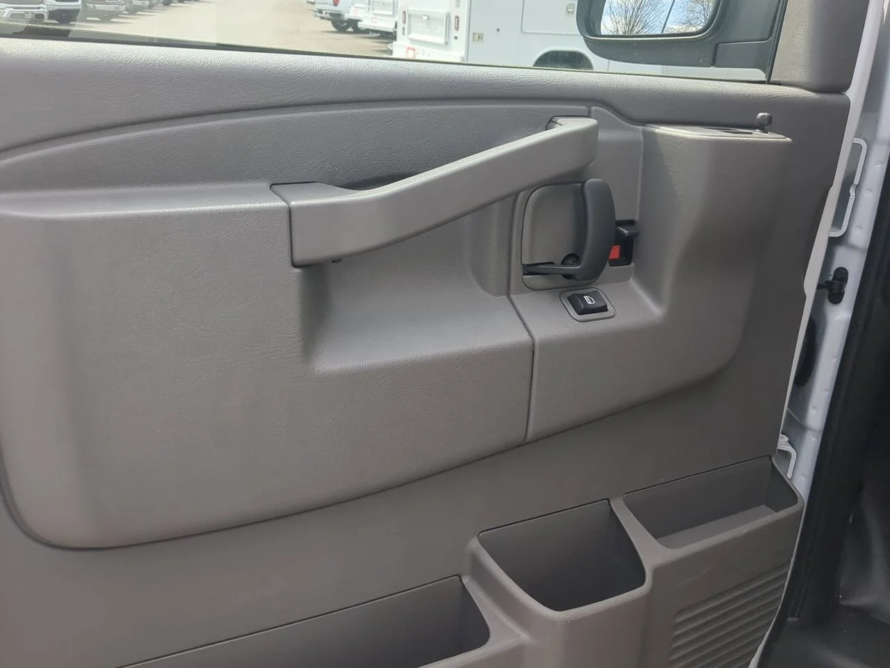 New 2025 Summit White GMC Work Van image 19