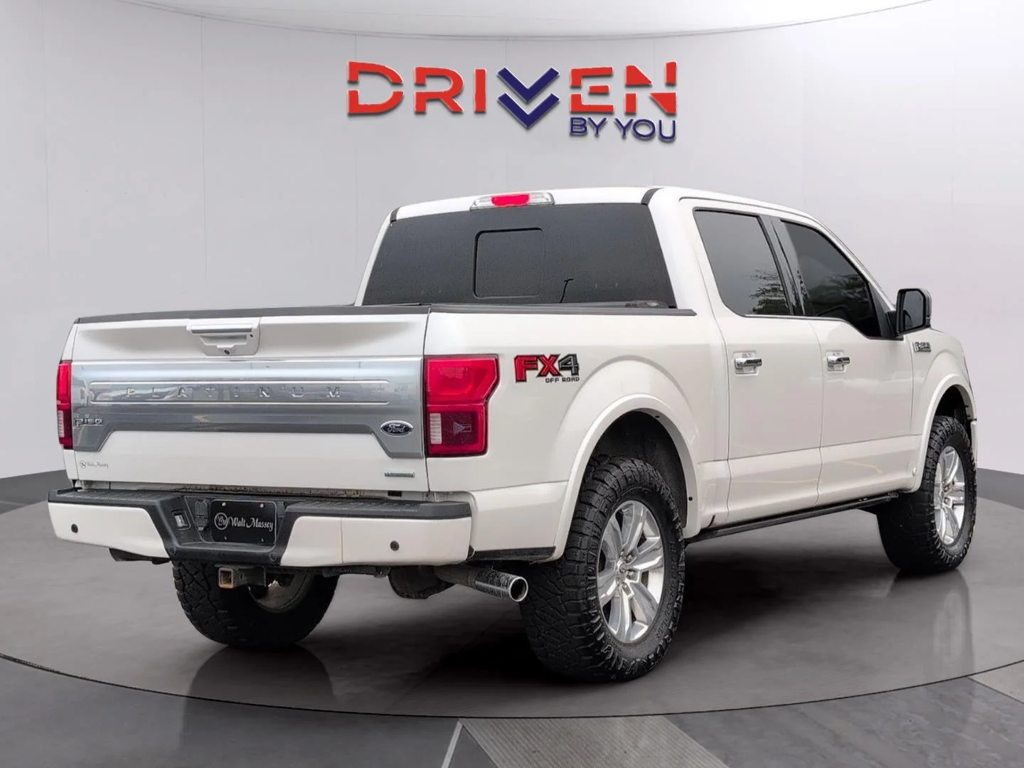 Used 2018 White Platinum Metallic Tri-Coat Ford Platinum image 5