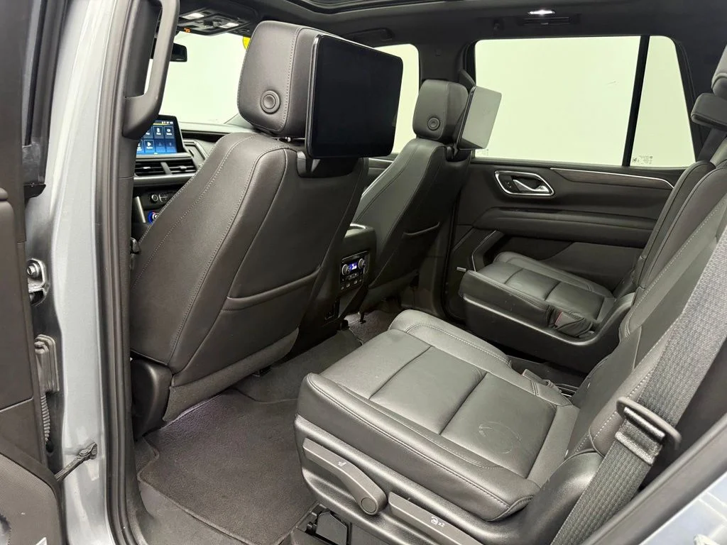 Used 2023 Gray Chevrolet Z71 image 29