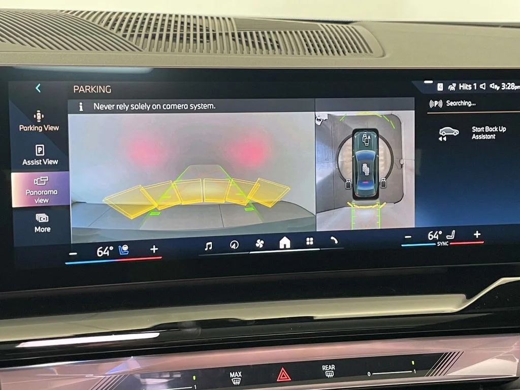 2026 BMW 5 Series 550e - Photo 25