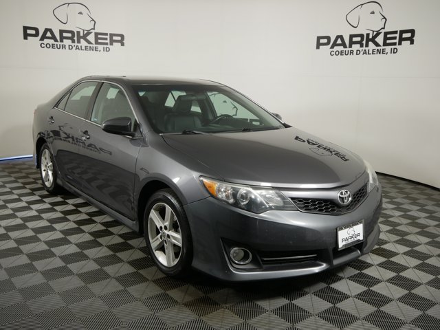 Used 2014 Magnetic Gray Metallic Toyota SE image 4