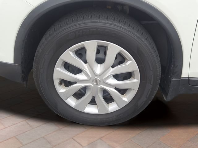 Used 2019 White Nissan S image 20