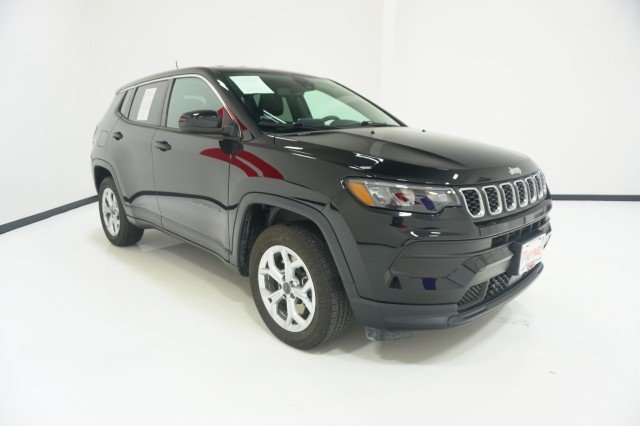 Used 2025 Diamond Black Crystal Pearlcoat Jeep Sport image 3