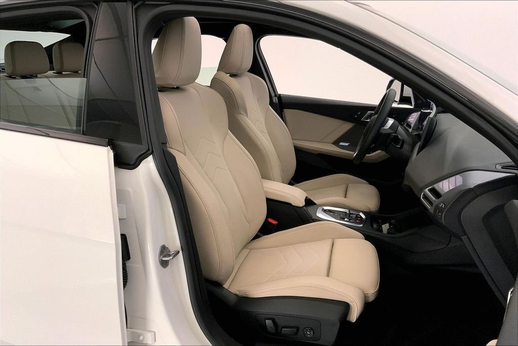 Used 2025 Alpine White BMW  image 6