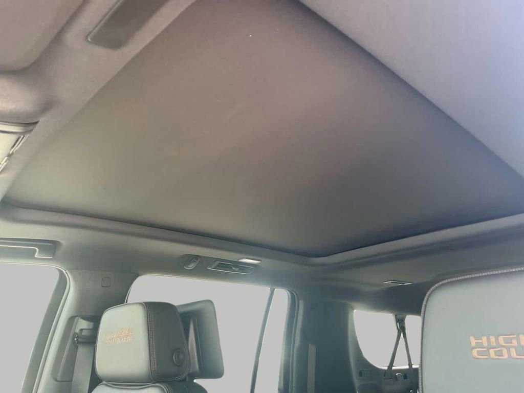 2026 Chevrolet Suburban High Country - Photo 20