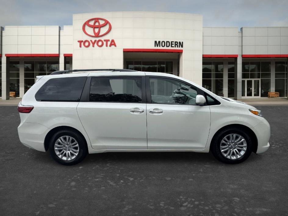 Used 2017 Blizzard Pearl Toyota XLE image 4