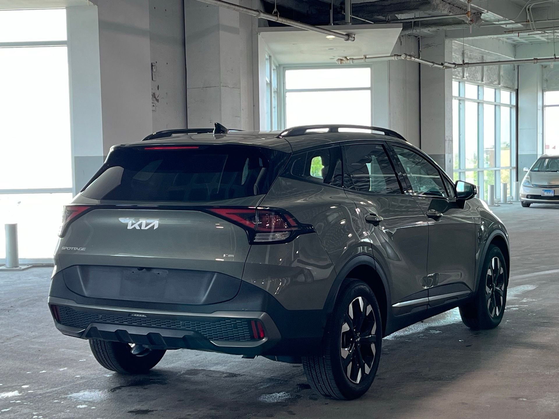 Used 2024 Green Kia X-Line image 11