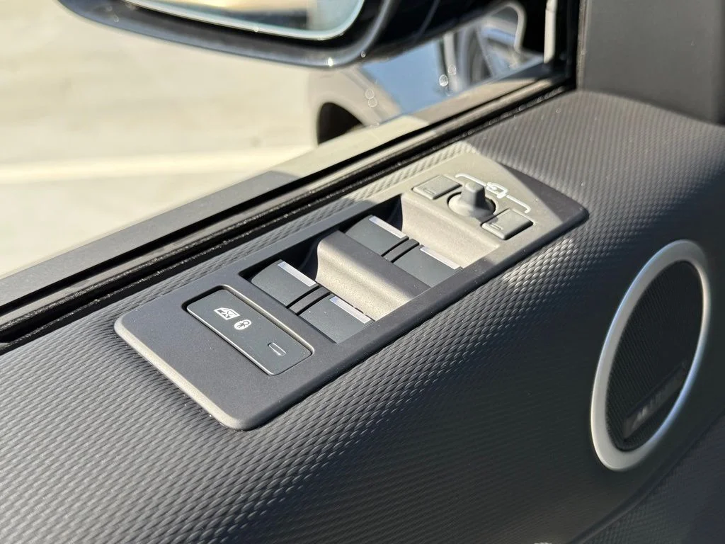 Used 2025 Black Land Rover Dynamic SE image 11