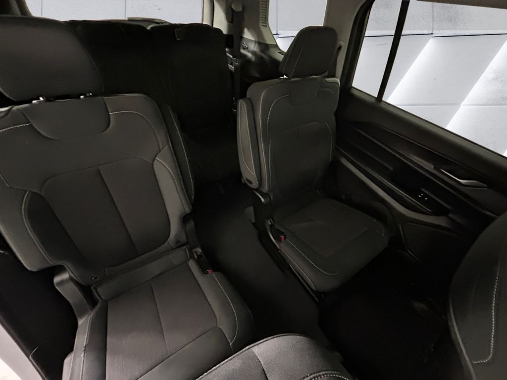 Used 2023 White Jeep Laredo image 16