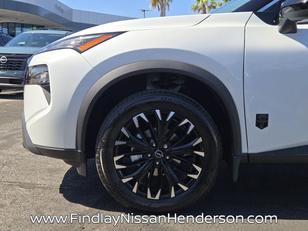 New 2026 Everest White Pearl TriCoat Nissan Dark Armor™ image 10
