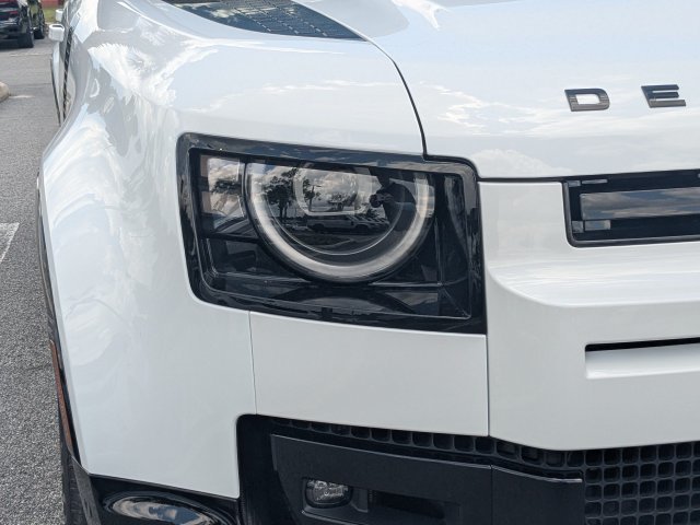 New 2026 Fuji White Land Rover X-Dynamic SE image 10
