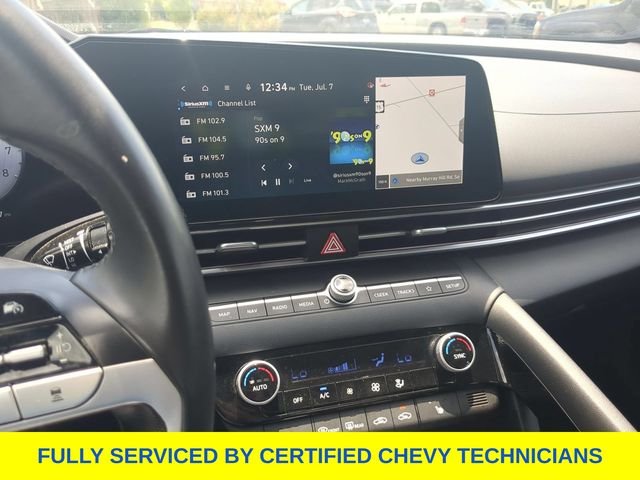 Used 2025 Silver Hyundai SEL Convenience image 31