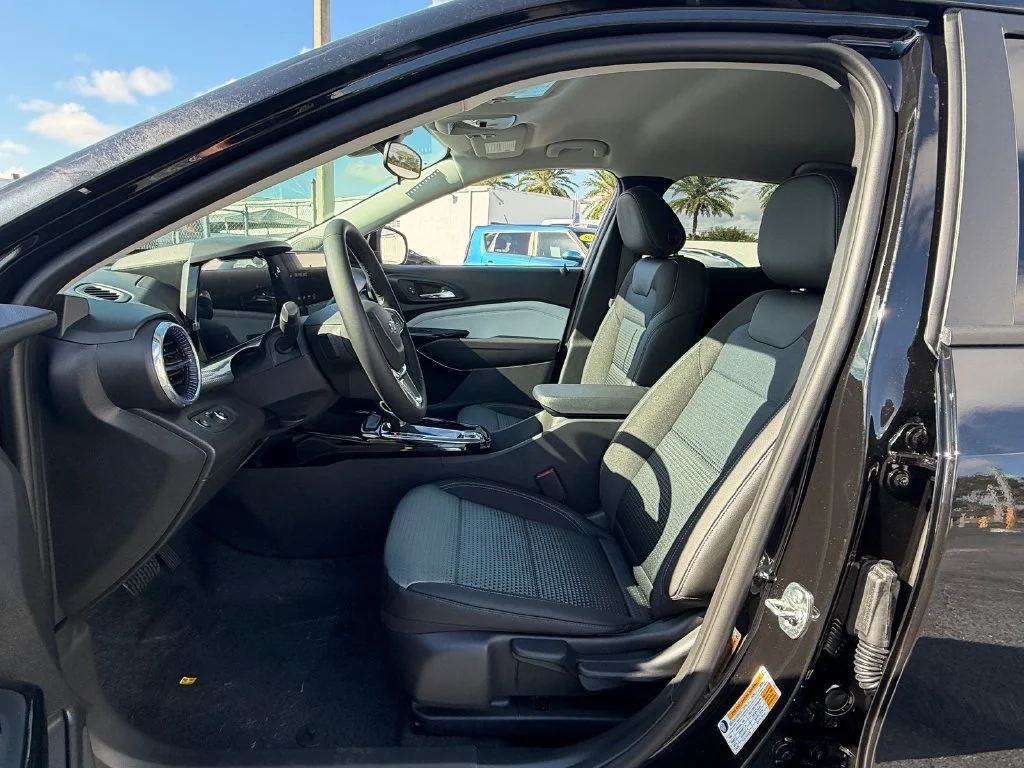 New 2026 Mosaic Black Metallic Chevrolet LT image 9