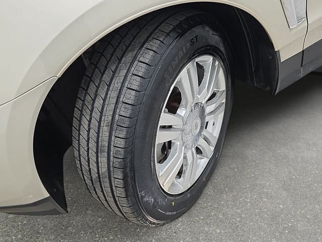 Used 2014 Silver Cadillac Luxury image 29