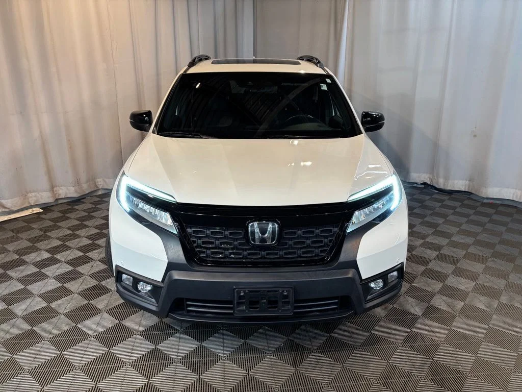 Used 2019 White Diamond Pearl Honda Touring image 2