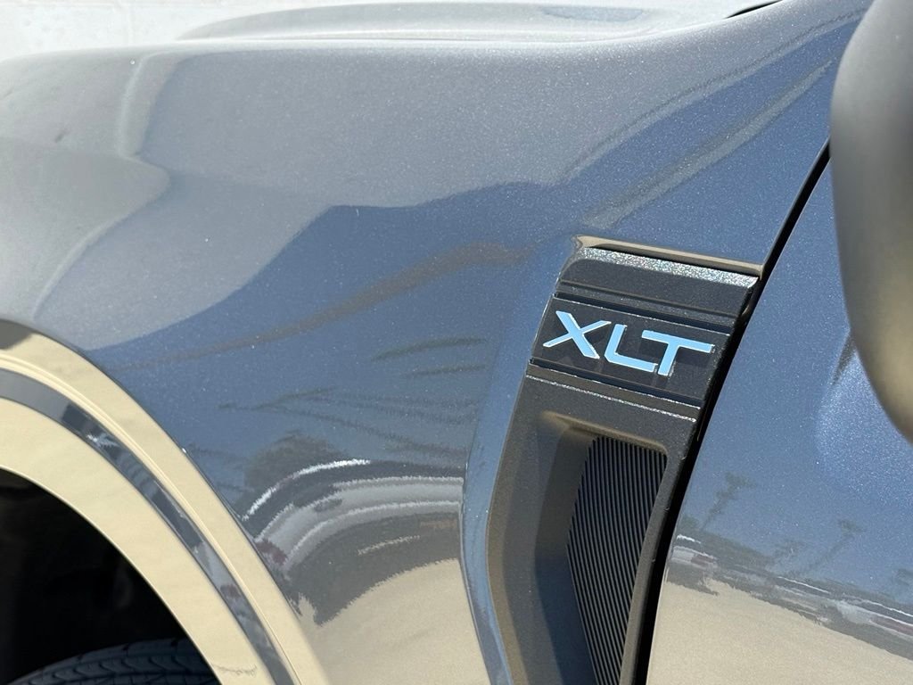 New 2026 Carbonized Gray Metallic Ford XLT image 16
