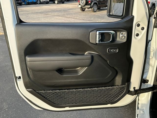 New 2026 Bright White Clear-Coat Exterior Paint Jeep Sport S image 29