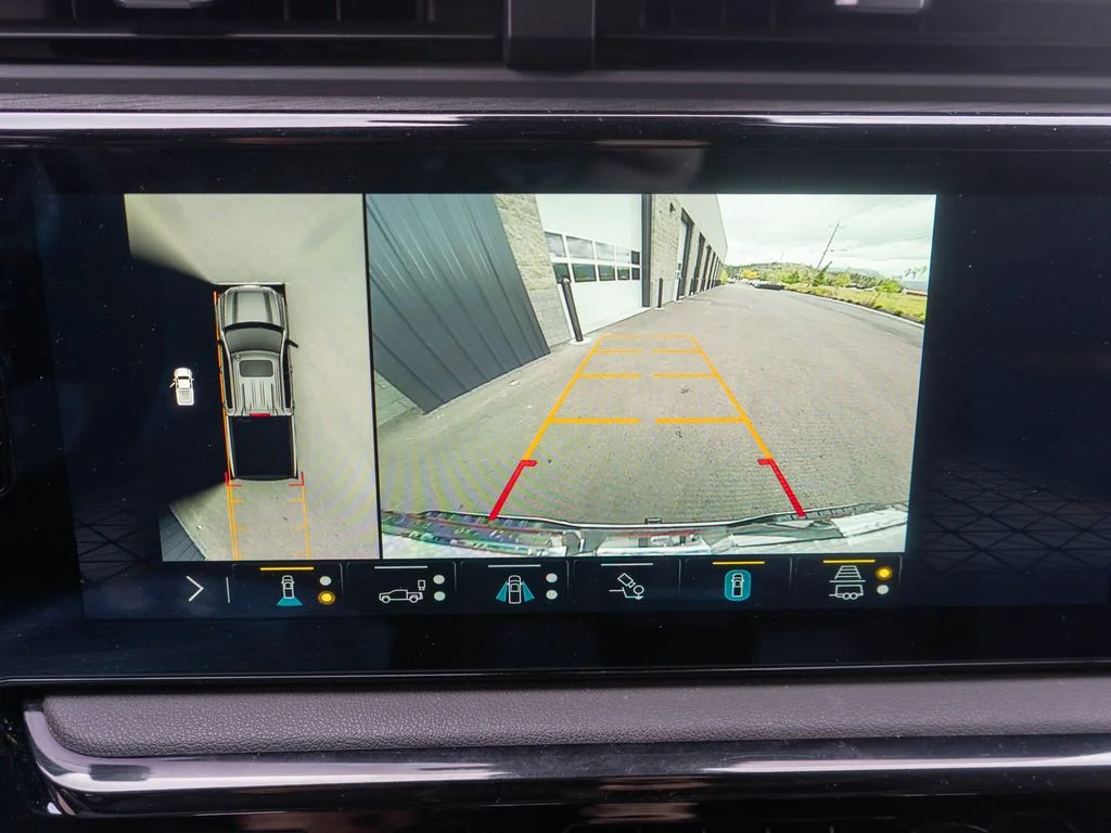 Used 2023 White GMC AT4 image 24